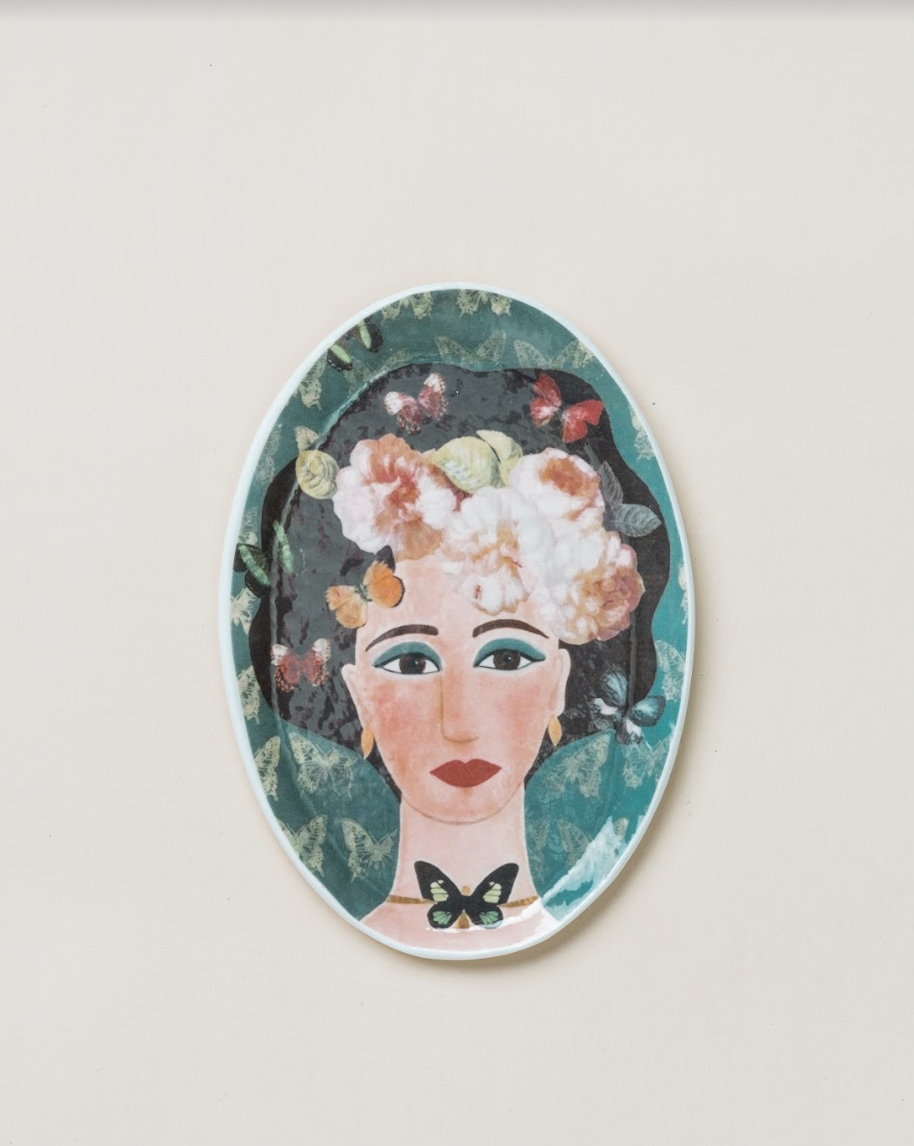 Woman Oval Tray Brown Hair