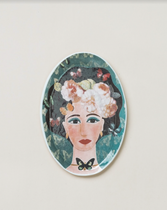 Woman Oval Tray Brown Hair